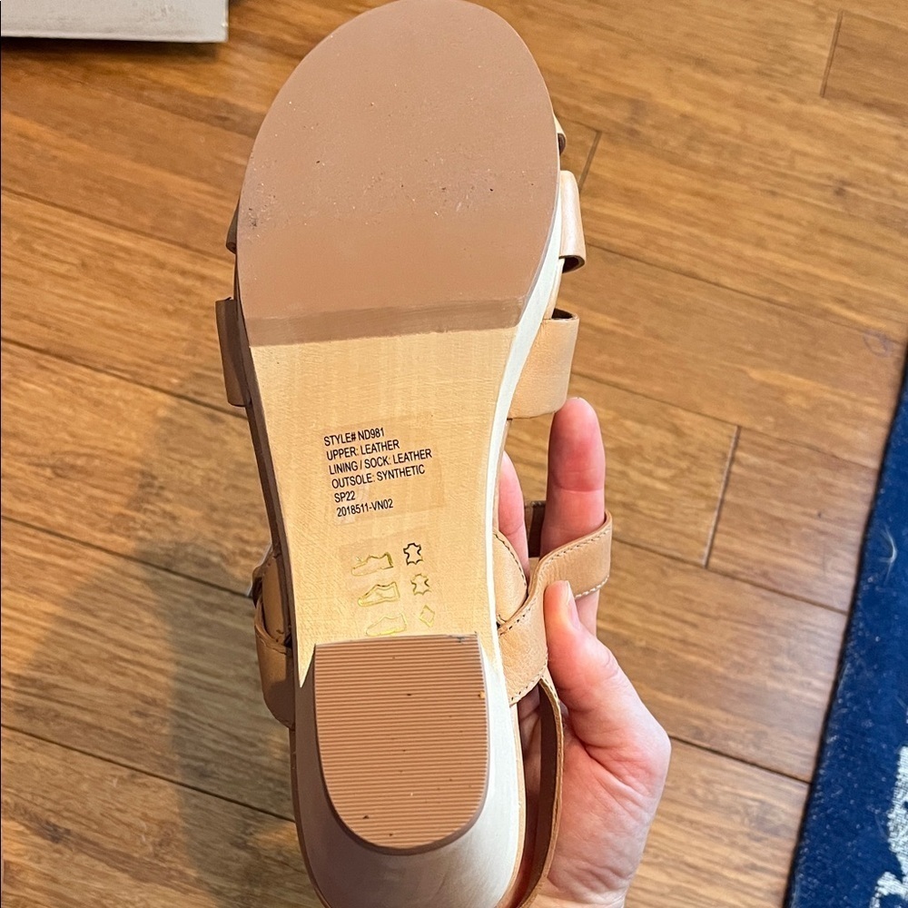 The Fisherman Sandal Clog size 10 Desert Camel - Picture 5 of 8